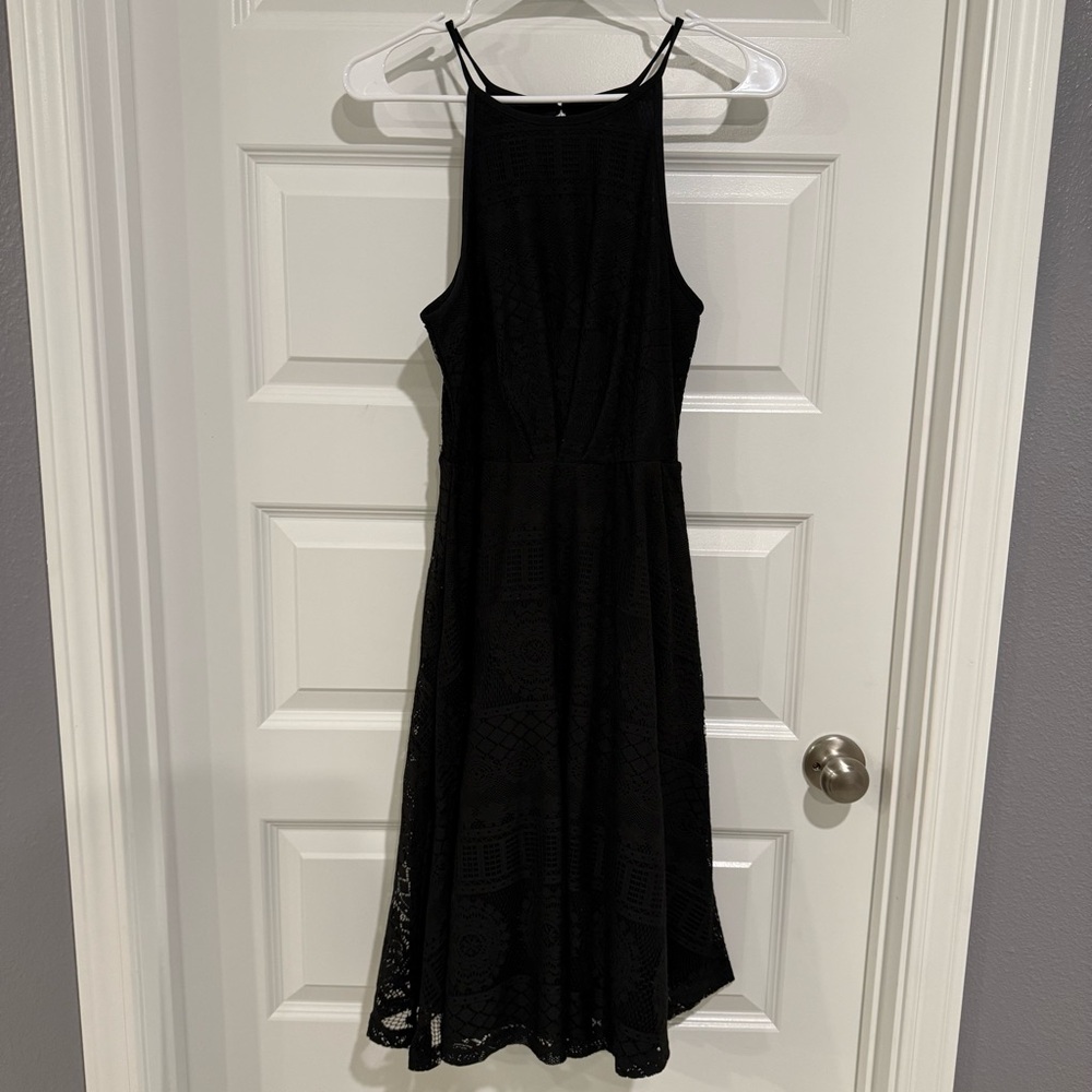 Chic Black Lace Midi Dress